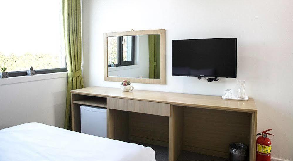 Ra Tourist Hotel Jeju Extérieur photo